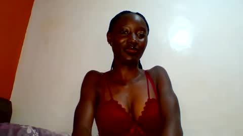 Snapshot of sexylucia5 chatting on 06/02/26, 10:39 sexylucia5 online show from 06/02/26, 10:39