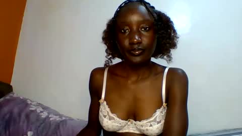 Snapshot of sexylucia5 chatting on 06/11/26, 08:34 sexylucia5 online show from 06/11/26, 08:34