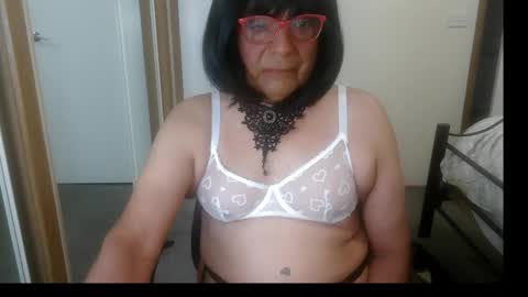 Luna online show from 11/28/25, 06:49