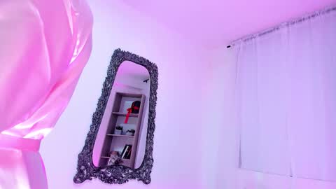 Snapshot of sexyly_fit chatting on 02/18/26, 12:23 Alicia online show from 02/18/26, 12:23