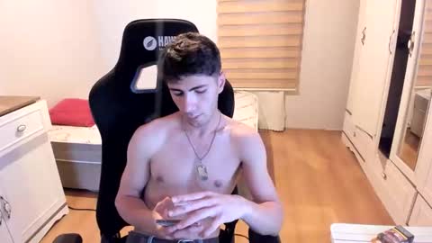 Snapshot of sexymann17 chatting on 06/02/26, 04:53 sexymann17 online show from 06/02/26, 04:53