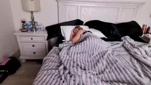 Snapshot of sexymilf3434 chatting on 02/18/26, 12:01 Sara online show from 02/18/26, 12:01