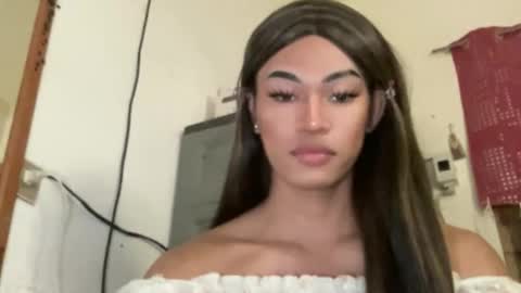 Snapshot of sexynakedweapon chatting on 05/22/26, 03:39 LIEZEL online show from 05/22/26, 03:39