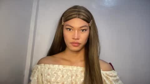 Snapshot of sexynakedweapon chatting on 05/23/26, 05:50 LIEZEL online show from 05/23/26, 05:50