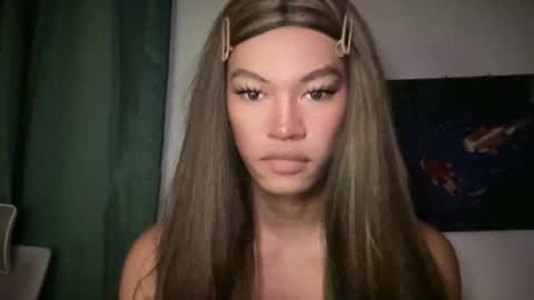 Snapshot of sexynakedweapon chatting on 06/01/26, 12:45 LIEZEL online show from 06/01/26, 12:45