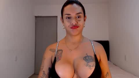 Snapshot of sexynatalia25 chatting on 06/08/26, 08:20 Natalia Duran online show from 06/08/26, 08:20