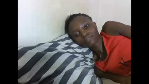 Snapshot of sexyneedle22 chatting on 02/24/25, 12:37 VIVIAN online show from 02/24/25, 12:37