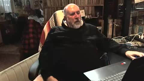 Grizz Lee Bear online show from 02/14/25, 05:14