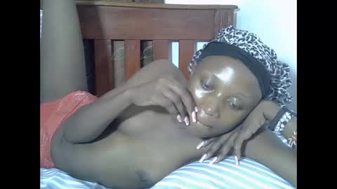 Snapshot of sexypetite4 chatting on 05/12/26, 07:27 SHARON online show from 05/12/26, 07:27