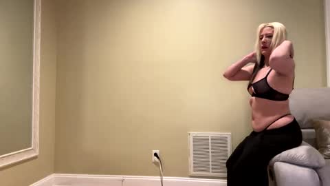 Snapshot of sexypiglet2728 chatting on 01/02/25, 03:48 Sexypiglet2728 online show from 01/02/25, 03:48