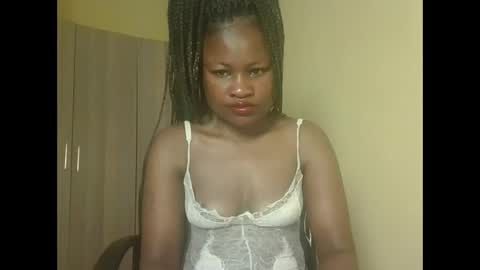 queenivy online show from 09/16/25, 03:35