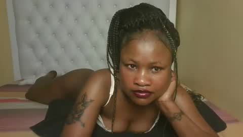 queenivy online show from 10/16/25, 03:46