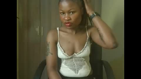 queenivy online show from 11/29/25, 04:04