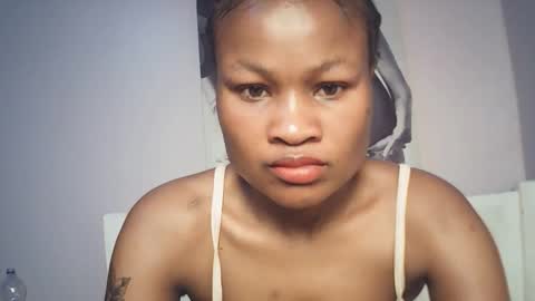 queenivy online show from 12/23/25, 10:02