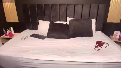 R A C H E L online show from 10/06/25, 11:51