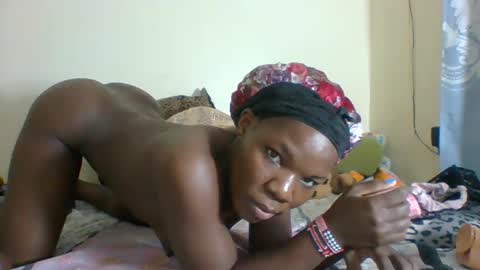 Snapshot of sexysally2 chatting on 12/22/24, 03:22 SARAH online show from 12/22/24, 03:22