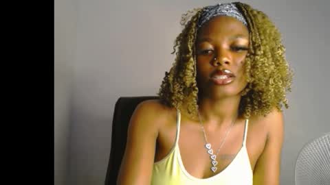Snapshot of sexyslim_ebony chatting on 02/17/26, 07:09 Darkskinned Rae online show from 02/17/26, 07:09