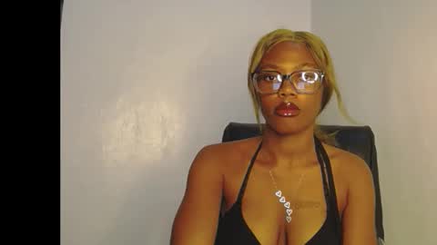 Snapshot of sexyslim_ebony chatting on 03/01/26, 12:23 Darkskinned Rae online show from 03/01/26, 12:23