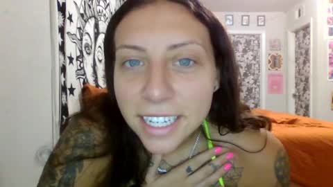 Snapshot of sexytatslut369 chatting on 06/20/26, 05:38 sexytatslut369 online show from 06/20/26, 05:38