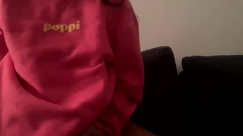 Snapshot of sexyxyza24 chatting on 02/09/25, 05:11 OliviaRaE online show from 02/09/25, 05:11