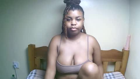 Snapshot of sexyyred_ chatting on 04/28/26, 04:06 sexyyred_ online show from 04/28/26, 04:06