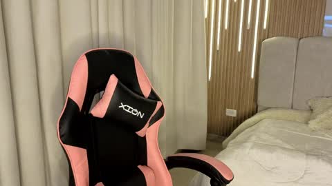 shalomm_ online show from 04/07/26, 02:34