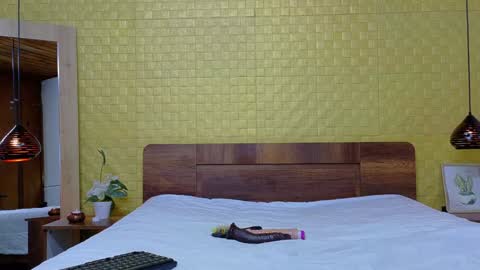 Snapshot of shamira_moore chatting on 12/20/24, 07:39 Catalina online show from 12/20/24, 07:39