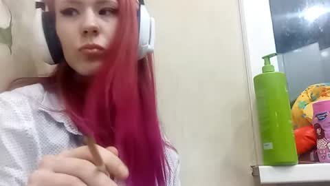 Snapshot of shandawilkenson chatting on 10/22/25, 05:45 Lia online show from 10/22/25, 05:45