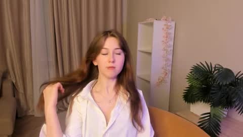 me name is Mia online show from 04/16/26, 07:14