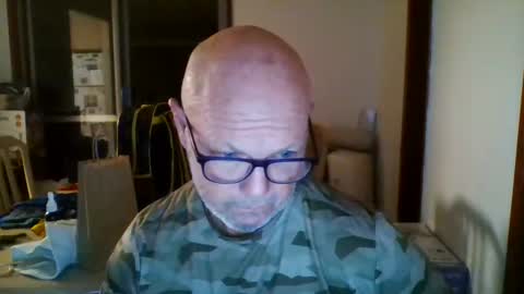 Snapshot of shaneo781570 chatting on 04/26/26, 05:10 shaneo781570 online show from 04/26/26, 05:10