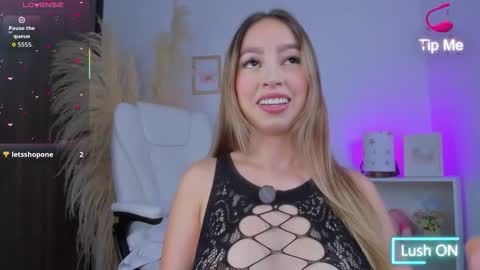 Snapshot of shannel_moss__ chatting on 10/16/25, 11:50   online show from 10/16/25, 11:50