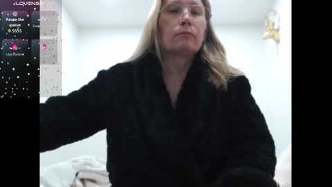 Snapshot of shannon07 chatting on 06/10/26, 01:28 Shannon07 online show from 06/10/26, 01:28
