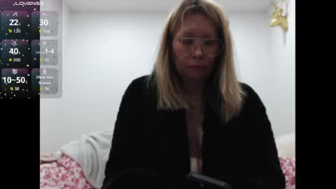 Snapshot of shannon07 chatting on 06/13/26, 03:15 Shannon07 online show from 06/13/26, 03:15