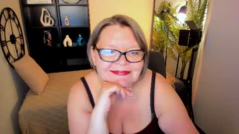 Snapshot of shannonshine chatting on 06/18/26, 01:37 Shannon online show from 06/18/26, 01:37