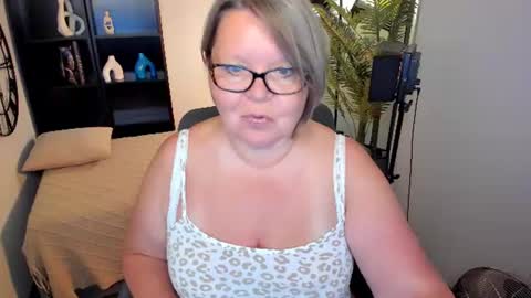 Snapshot of shannonshine chatting on 07/14/26, 10:54 Shannon online show from 07/14/26, 10:54