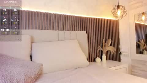 SHANON online show from 11/12/25, 07:46