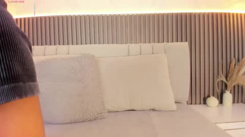 SHANON online show from 11/18/25, 07:07