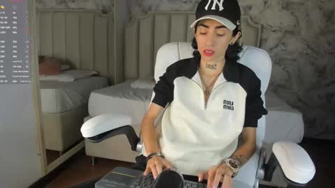 Shantal online show from 11/25/25, 03:50