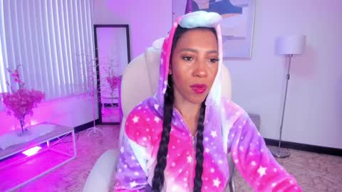 Shantall wills online show from 12/17/24, 07:26