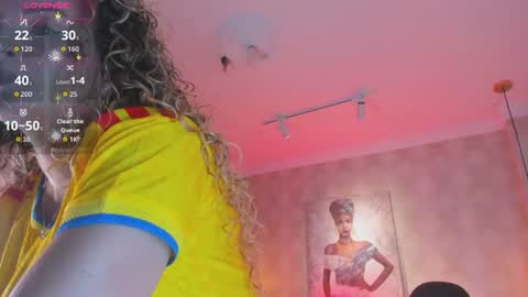 Snapshot of shantalll__ chatting on 06/17/26, 11:23 Shantal online show from 06/17/26, 11:23