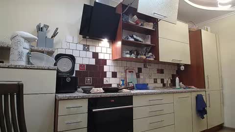 Mikki and Cadence online show from 12/04/25, 02:04