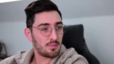 Snapshot of shape80 chatting on 12/04/24, 04:16 frenchy boy online show from 12/04/24, 04:16