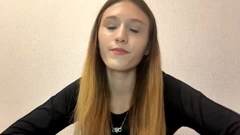 Kira online show from 04/16/26, 07:03