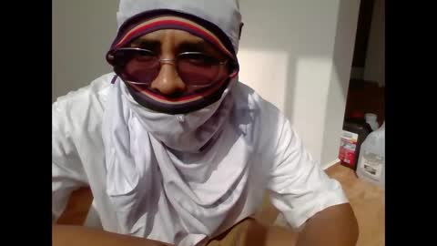 Sharkyoung online show from 10/23/25, 07:45