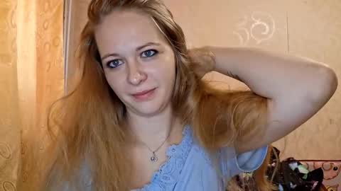 Snapshot of sharlalaskin chatting on 10/15/25, 06:57 Annie online show from 10/15/25, 06:57