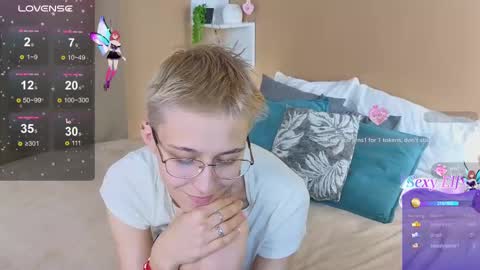 Snapshot of sharli_rose chatting on 02/19/25, 06:54 Sharli online show from 02/19/25, 06:54