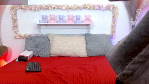 Snapshot of sharlotaustral18_ chatting on 02/25/26, 02:10 sharlotaustral18_ online show from 02/25/26, 02:10