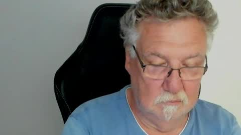 Snapshot of sharlots_pet chatting on 06/09/26, 01:12 sharlots_pet online show from 06/09/26, 01:12