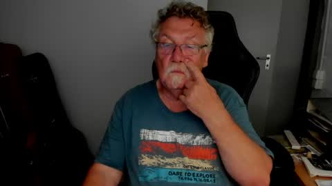 Snapshot of sharlots_pet chatting on 06/30/26, 07:15 sharlots_pet online show from 06/30/26, 07:15