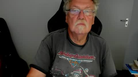 Snapshot of sharlots_pet chatting on 07/07/26, 10:41 sharlots_pet online show from 07/07/26, 10:41